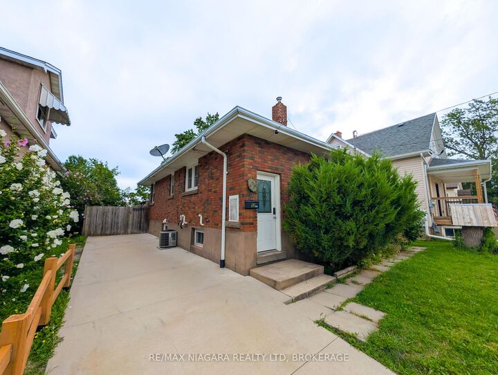 Property Photo: 52 Fifth Street ON L3B 4Z5