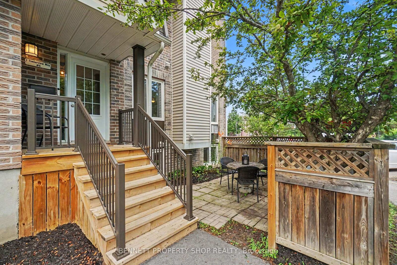 Property Photo: 7 Timberview Way 5 ON K2H 9M5