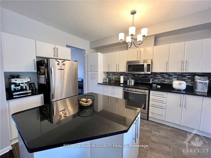 Photo de la propriété:  140 Battersea Crescent  ON K2T 0C5 