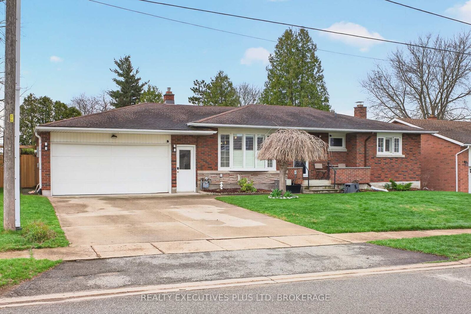 Property Photo: 6410 Sherwood Road ON L2E 5M1
