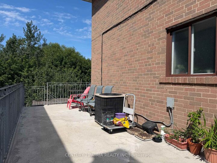Photo de la propriété: 65 Newlin Crescent Rear Ground Flr ON M3L 1X5