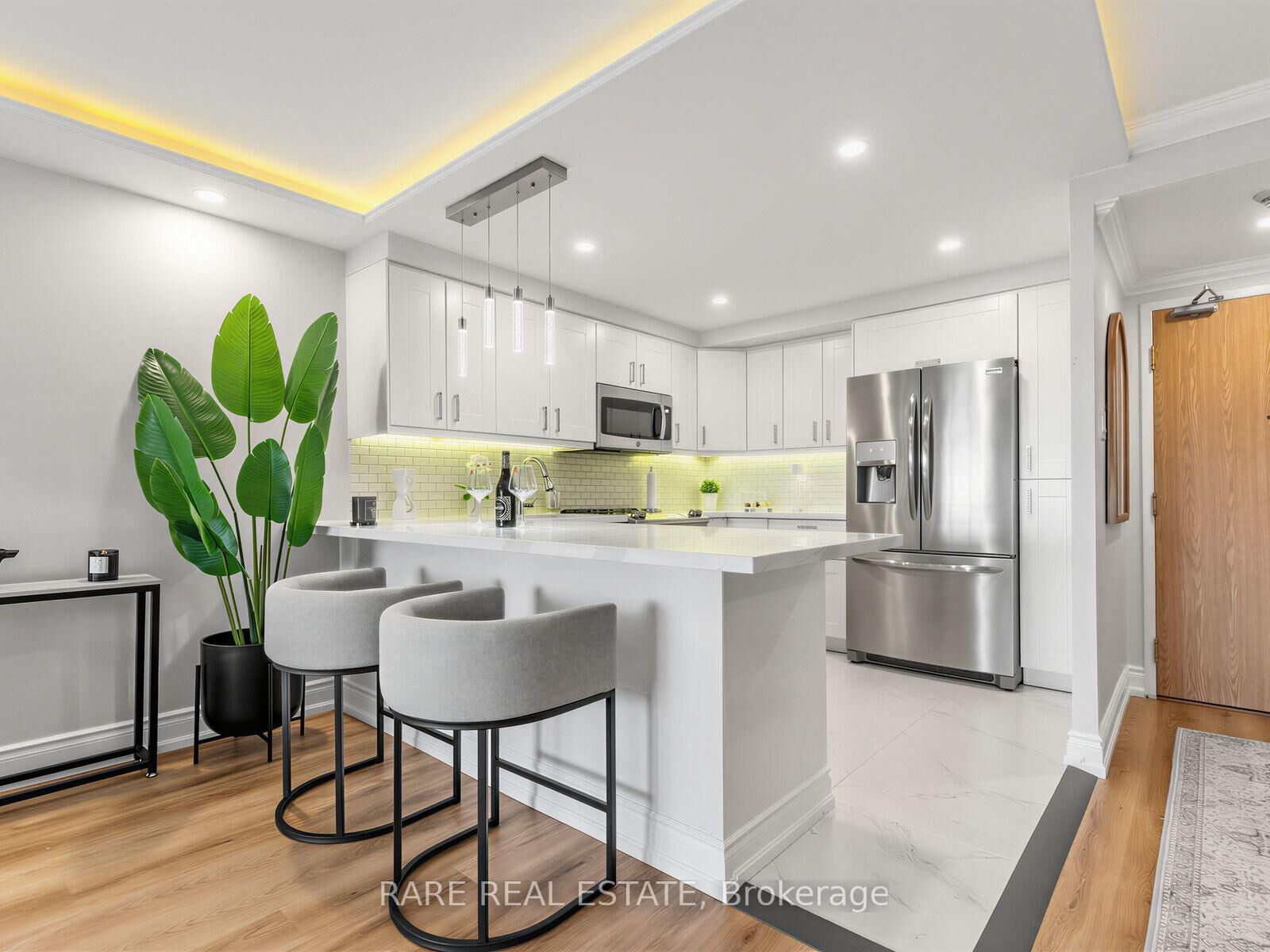 Property Photo: 7601 Bathurst Street 710 ON L4J 4H5