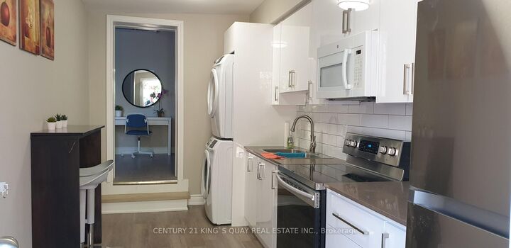 Property Photo: 626 Yonge Street Ul ON M4Y 1Z8