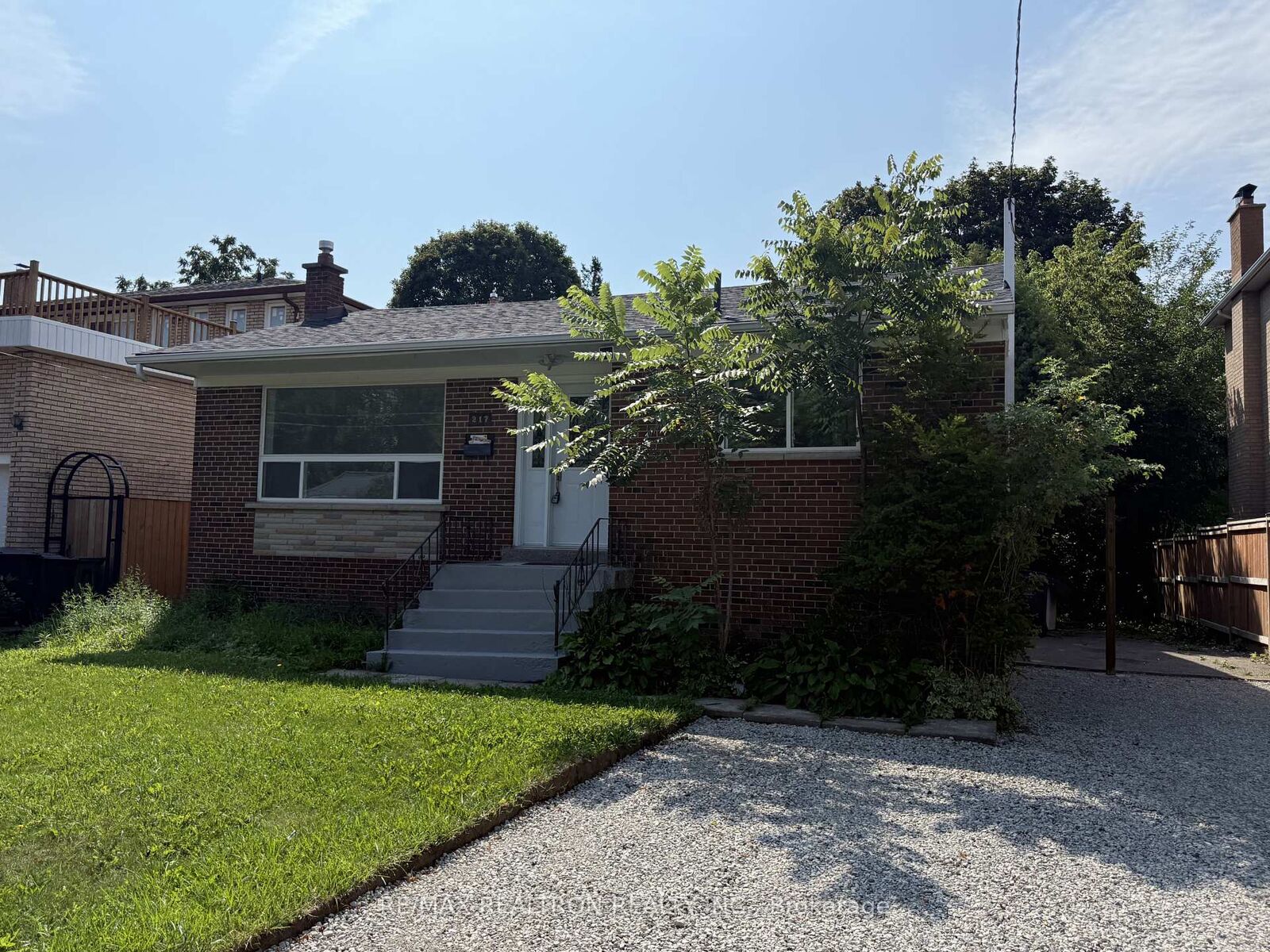 Property Photo:  217 Moore Park Avenue Main  ON M2M 1N5 