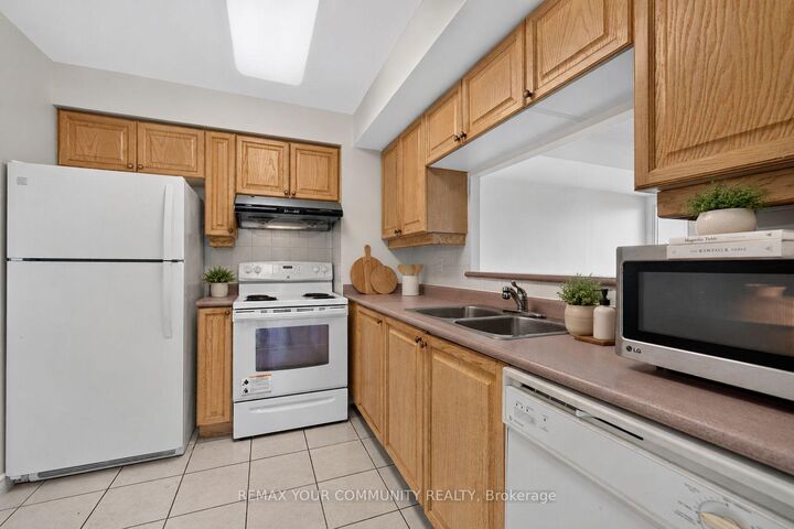 Property Photo: 68 Corporate Drive 1729 ON M1H 3H3