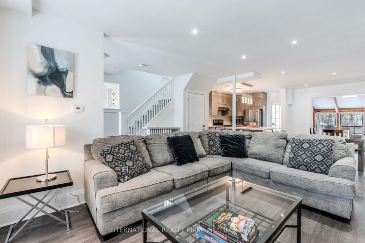 Property Photo:  47 Maxwell Avenue  ON M5P 2B4 