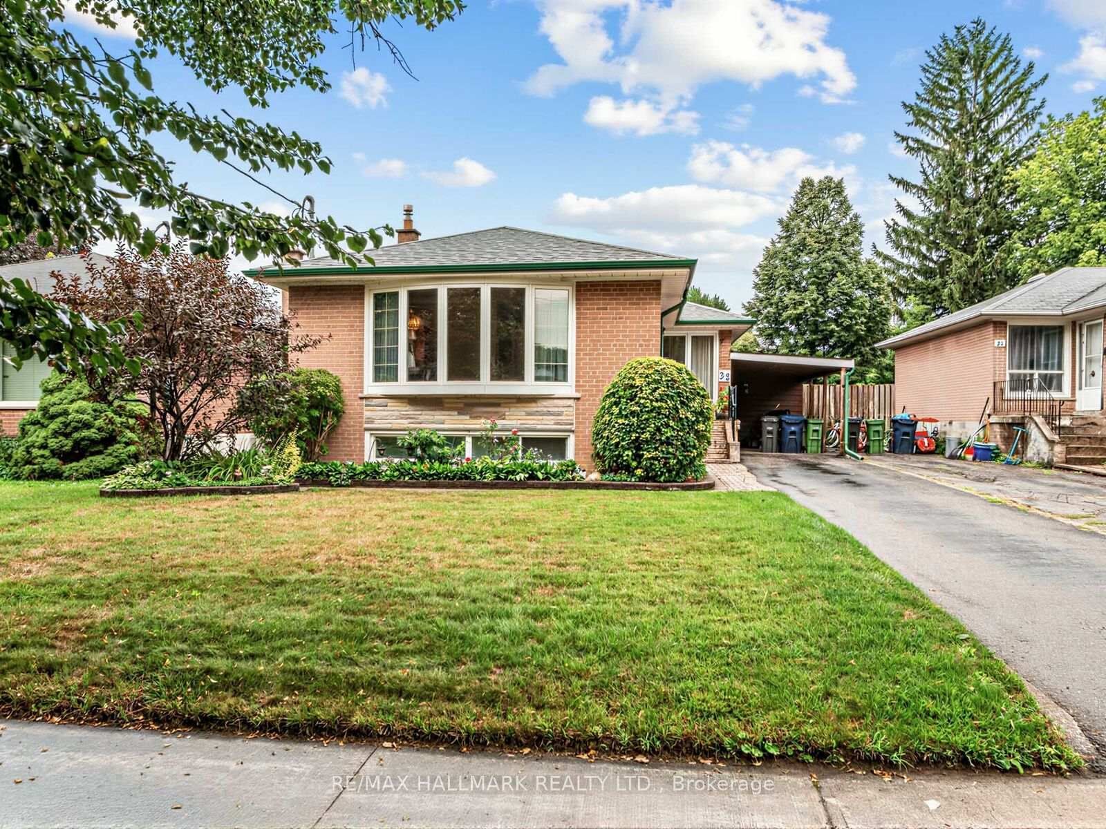 Property Photo: 23 Lynnbrook Drive ON M1H 2M1