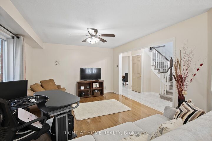 Property Photo:  71 Hutton Place  ON L1C 5H5 