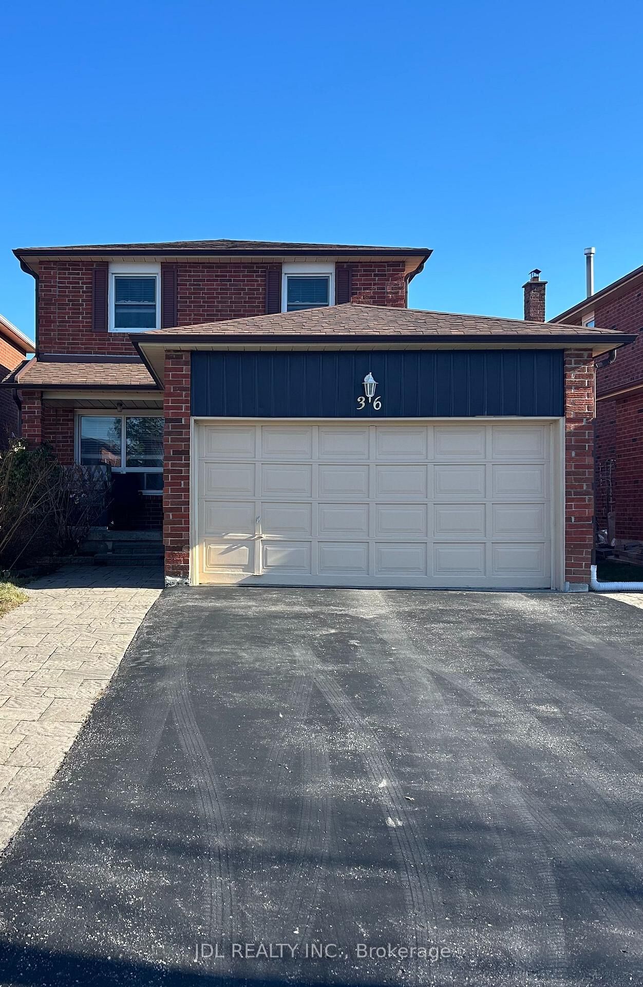 Property Photo:  36 Bendamere Cre Crescent Two-Bedroom Bsmt  ON L3P 6Y1 