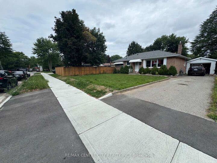 Property Photo: 10 Tewksbury Crescent ON N5V 2M8