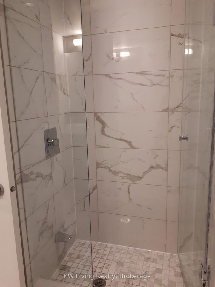 Property Photo: 85 Wood Street 4203 ON M4Y 0E8