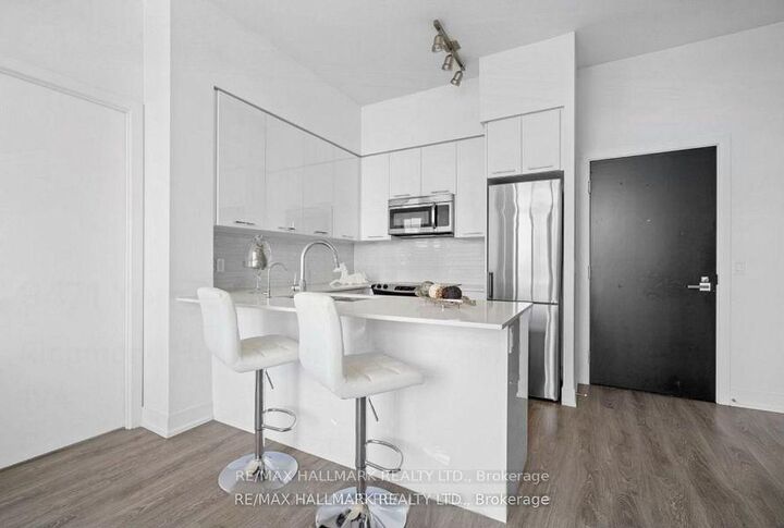 Property Photo:  9471 Yonge Street 718  ON L4C 1V4 