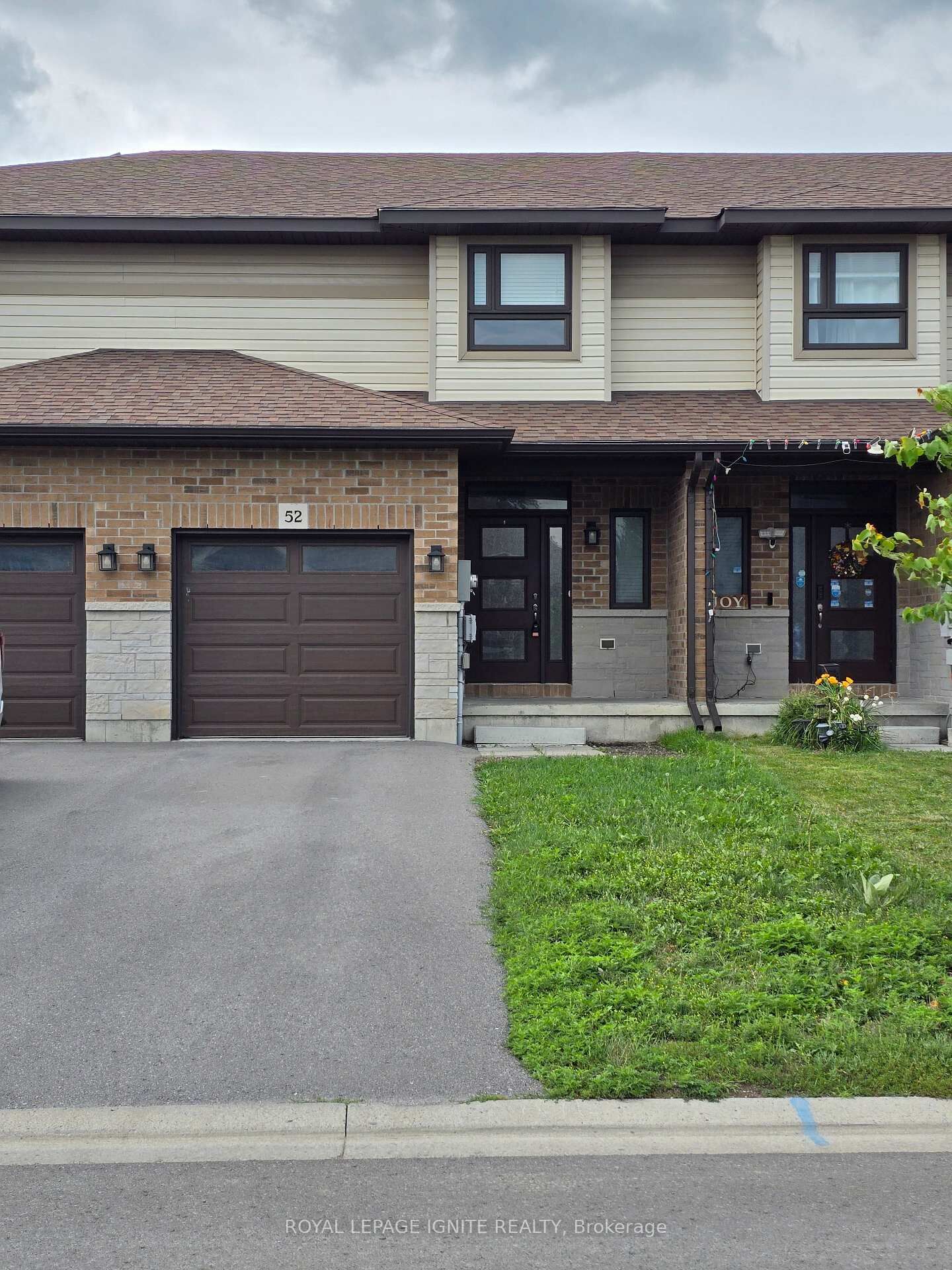 Property Photo: 52 Cottonwood Drive ON K8N 0J2