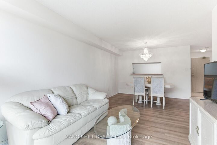 Property Photo: 11 Townsgate Drive 814 ON L4J 8G4