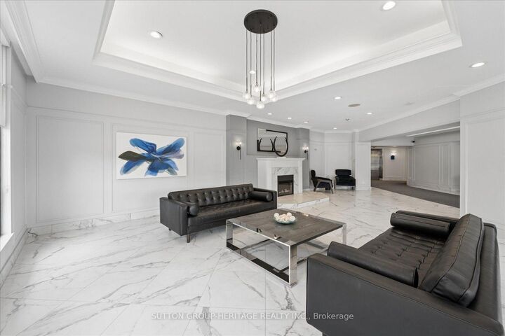 Property Photo: 712 Rossland Road E 615 ON L1N 9E8