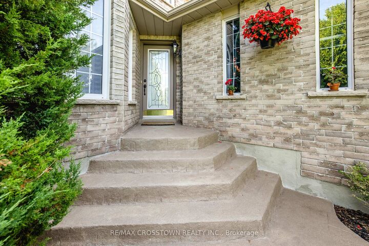 Property Photo:  5 Kelsey Crescent  ON L4N 0J7 