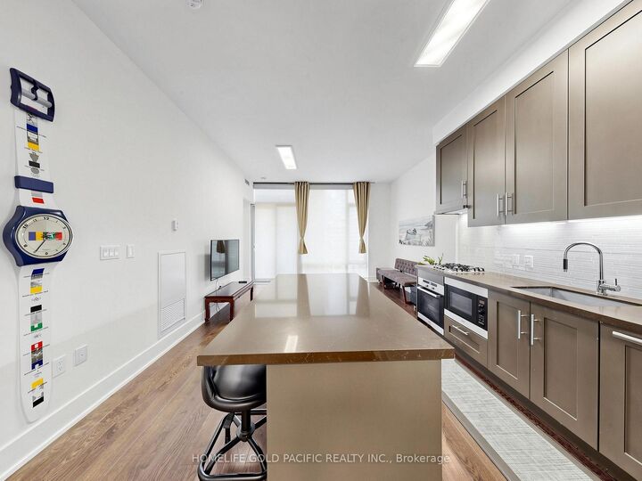 39 Queens Quay E 732 — photo 1