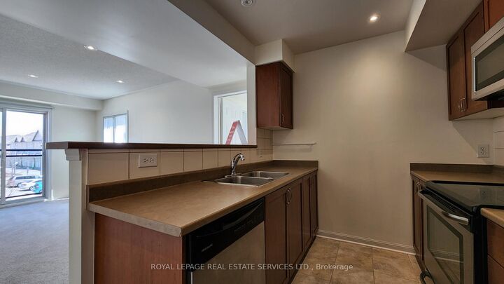 Property Photo:  2891 Rio Court 137  ON L5M 0S3 