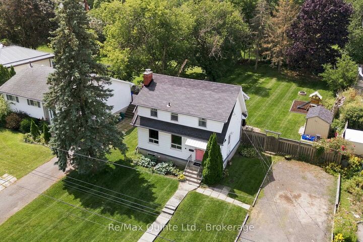 Property Photo: 28 Shamrock Road ON K8P 4J2