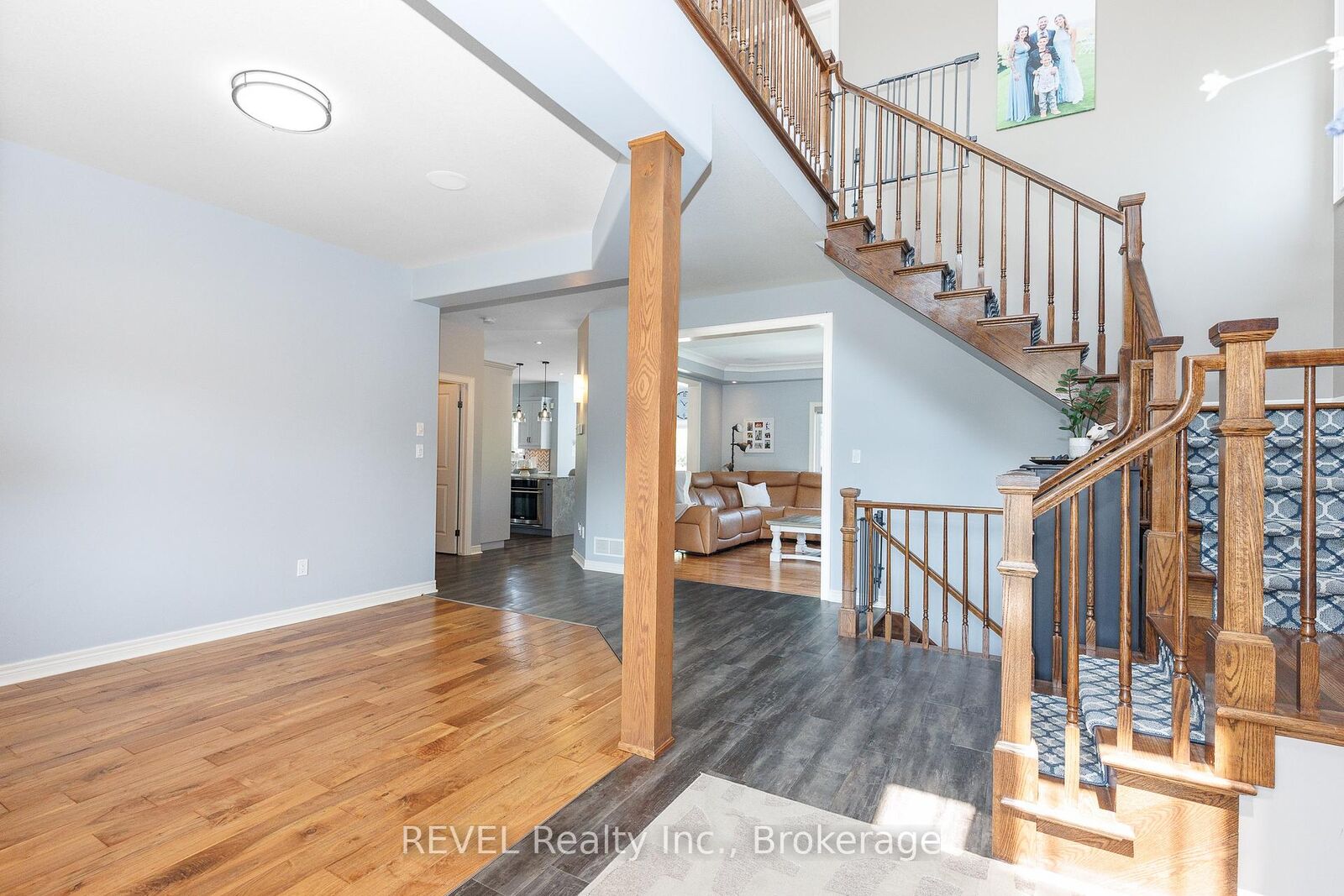 Property Photo: 374 Hillsdale Road ON L3C 7M2