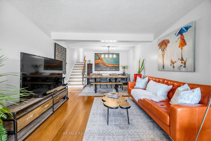 6348 Atherly Crescent — photo 1