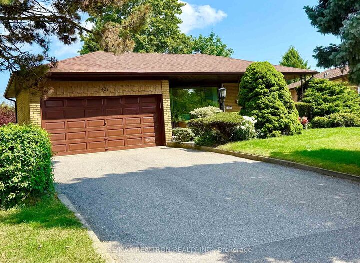 Property Photo: 421 Brimorton Drive ON M1H 2E4
