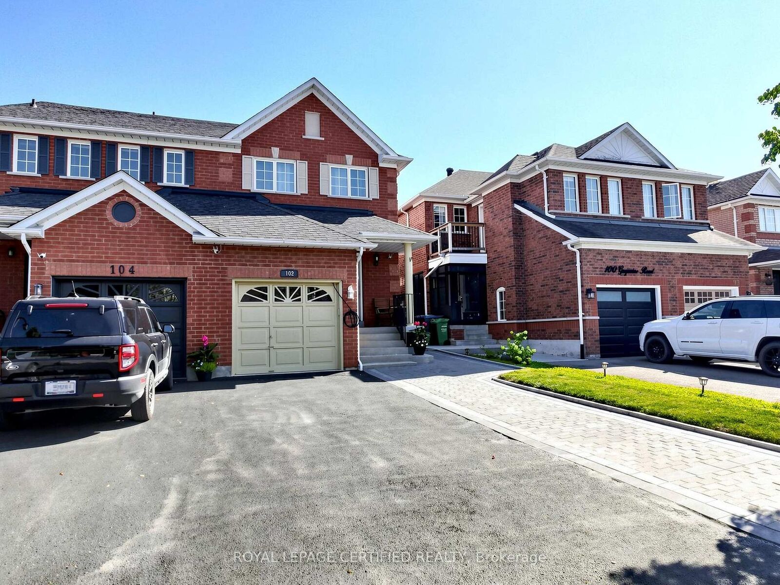 Property Photo: 102 Grapevine Road ON L7E 2M6