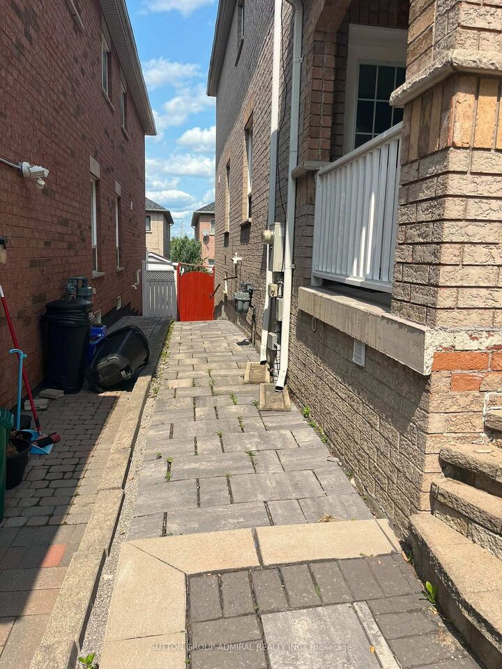 Property Photo:  51 Casabel Drive  ON L6A 3L6 