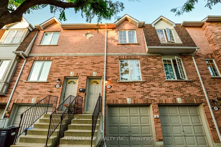 Property Photo: 1525 South Parade Court 22 ON L5M 6E9