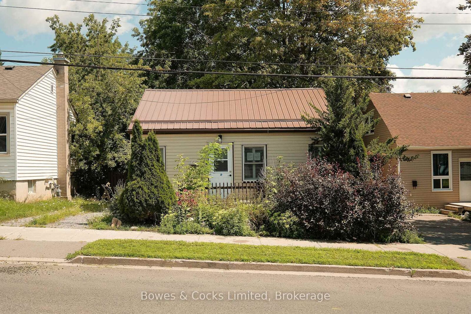 Property Photo:  664 Park Street N  ON K9H 4S3 
