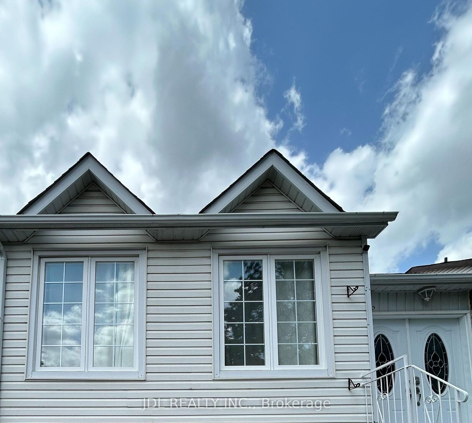 Photo de la propriété:  44 Glencoyne Cres Crescent Two-Bedroom Bsmt  ON M1W 2Z2 