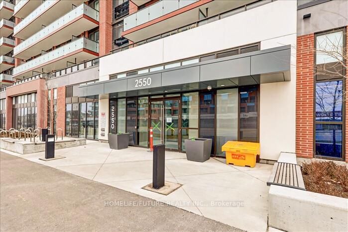 Property Photo:  2550 Simcoe Street N 1801  ON L1L 0R5 