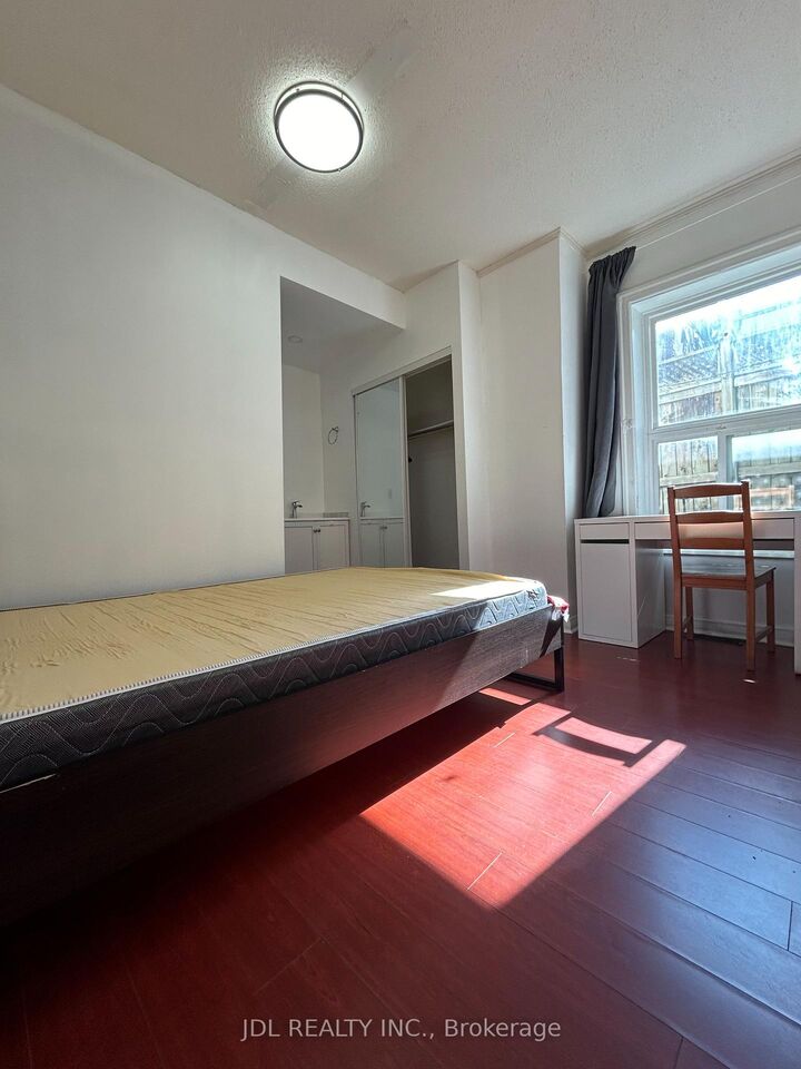 Property Photo: 4 Fitzroy Terr Terrace Suite A Main Floor ON M5T 2K3