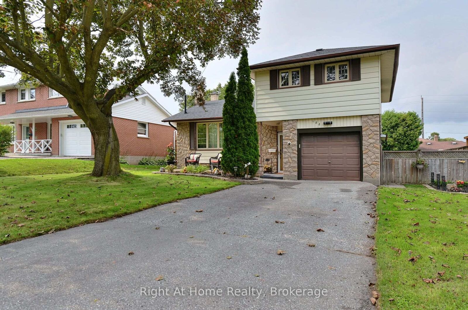 Property Photo: 188 Hillsdale Avenue ON L1G 2P7
