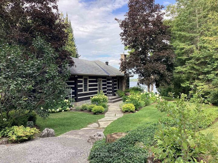 2933 Ayotte'S Point Lane — photo 1