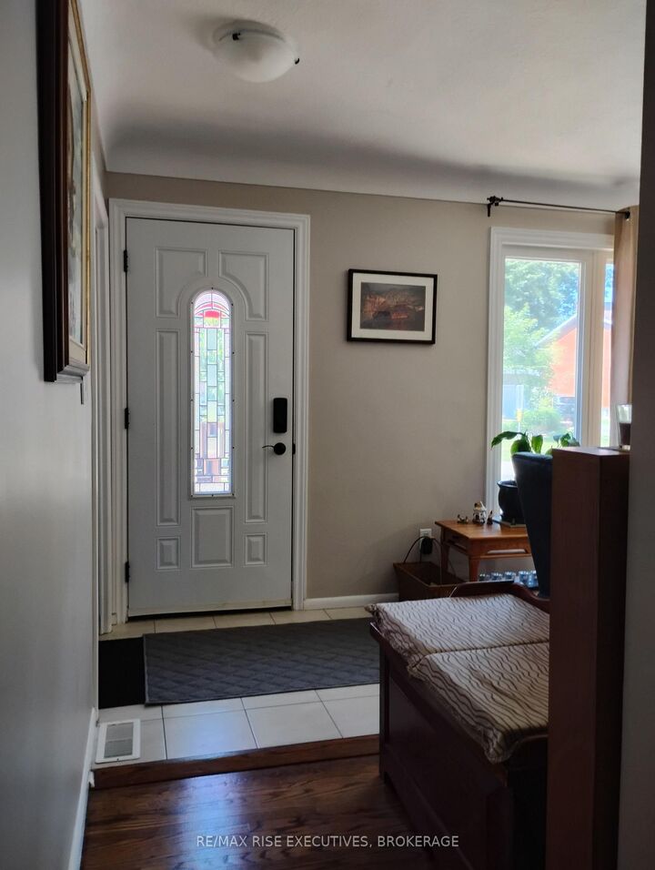 Property Photo: 165 Elizabeth Drive ON K7G 1P4