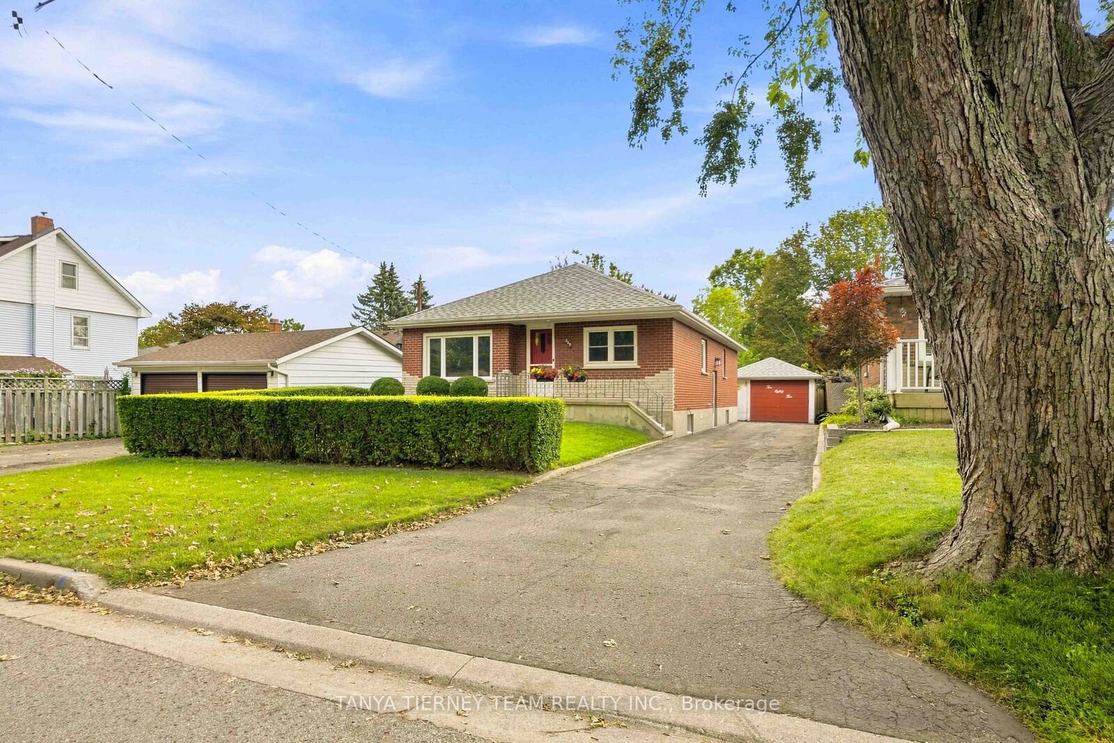 Property Photo: 285 Muriel Avenue ON L1J 2W8