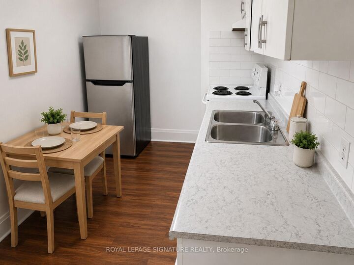 Property Photo:  916 Woodbine Avenue  ON M4C 4B7 