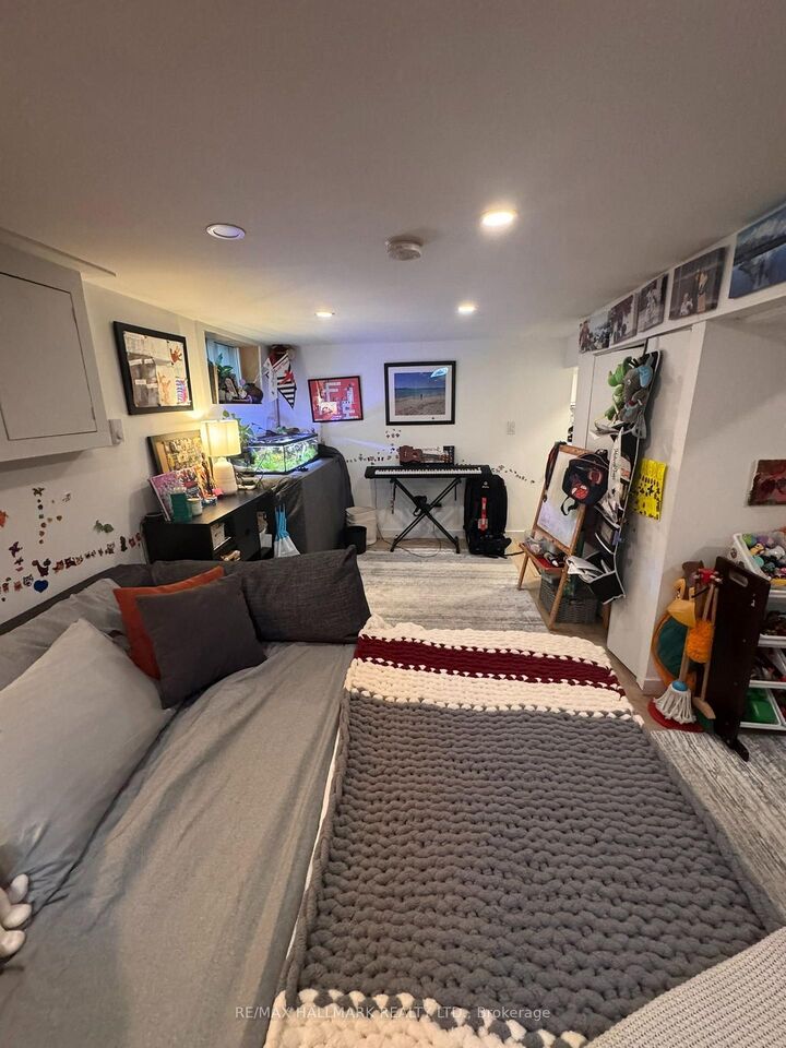 Property Photo: 10 Hamilton Street Lower ON M4M 2C5