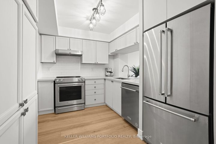 Property Photo: 190 Manitoba Street 802 ON M8Y 3Y8