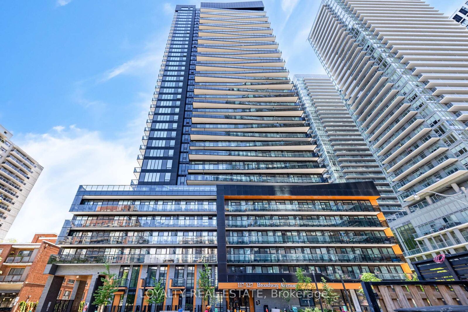 Property Photo: 117 Broadway Avenue 211 ON M4P 1V3