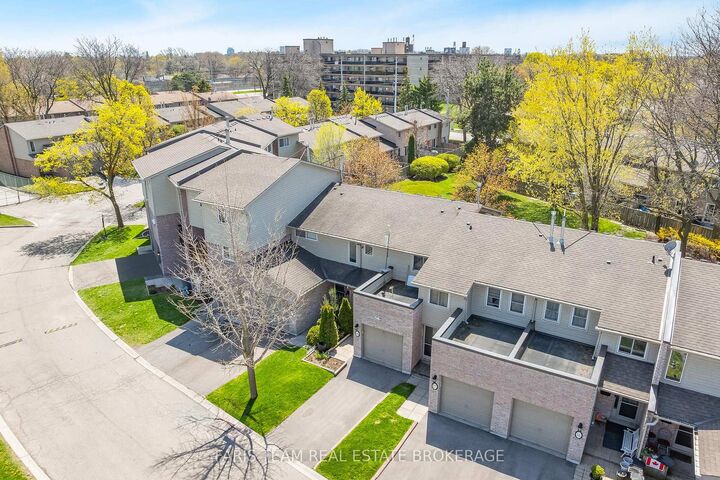 Property Photo: 2075 Asta Drive 18 ON L5A 2T5