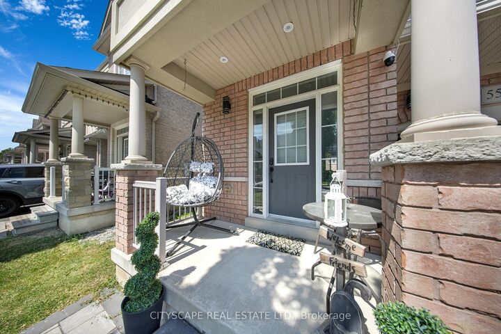 Property Photo: 5517 Meadowcrest Avenue ON L5M 0N1