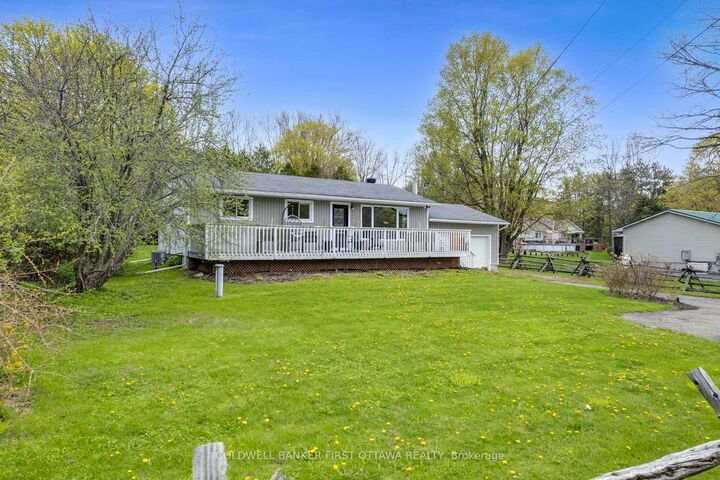 Property Photo: 2498 Rideau Ferry Road ON K7H 3C7
