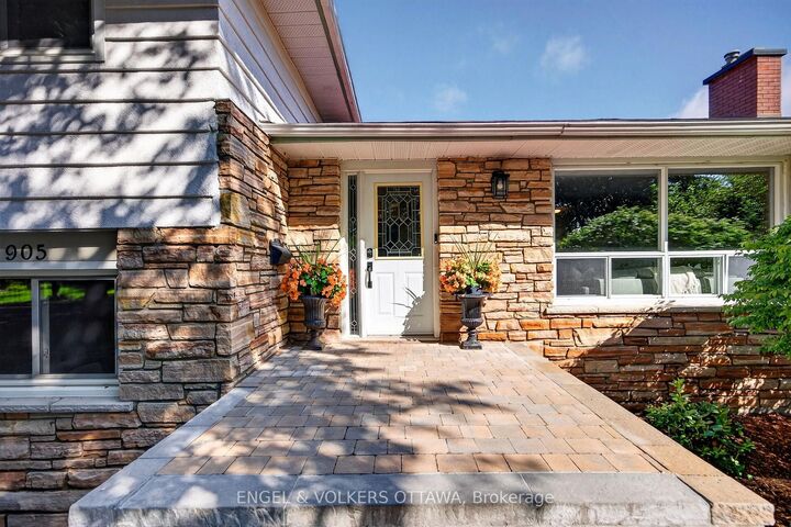 Property Photo: 905 Garwood Avenue ON K1V 6X2