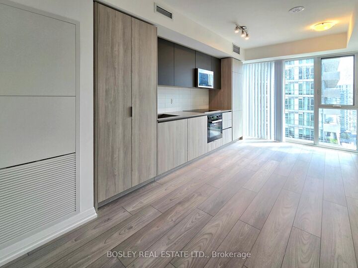 Property Photo: 400 King Street 2116 ON M5V 0X8