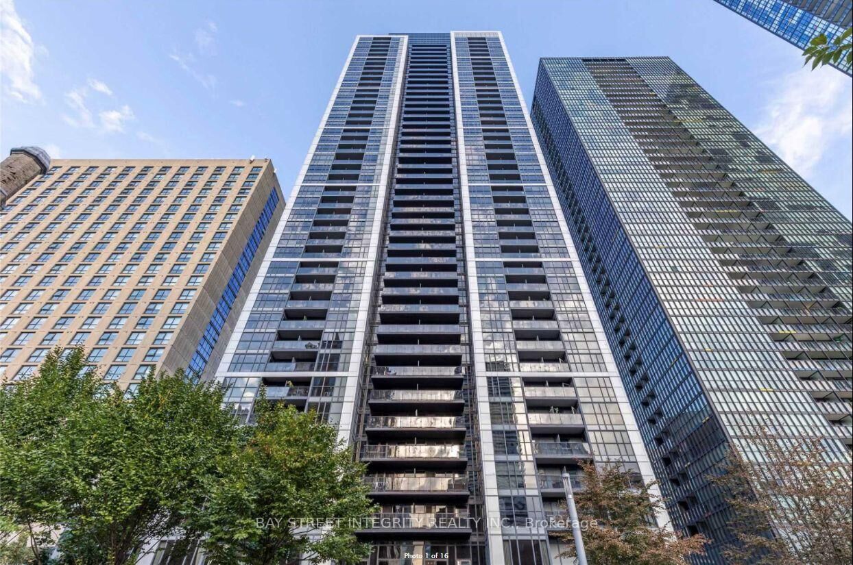 Property Photo:  28 Ted Rogers Way 1705  ON M4Y 2J4 