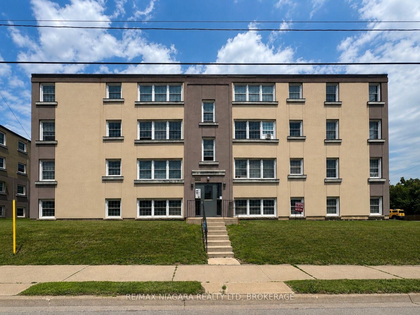 Property Photo: 143 Westchester Crescent 6 ON L2P 2N8