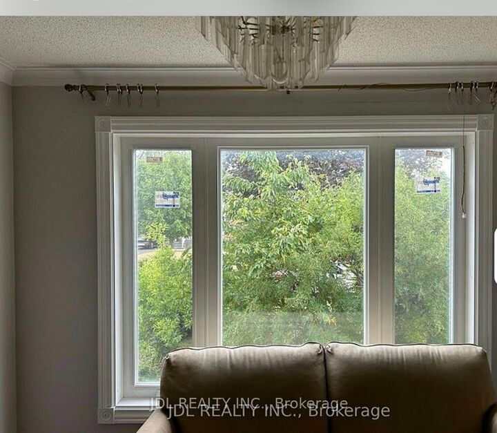 Property Photo:  8 Highwood Ave Avenue Three-Bedroom Main Floor  ON M1R 2E4 