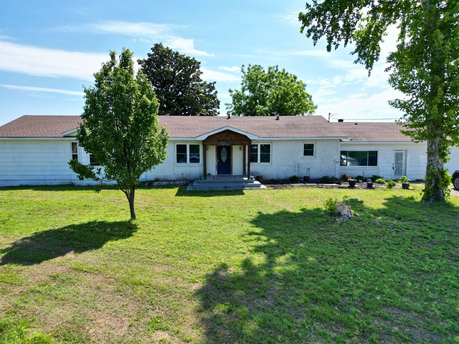 Property Photo: 4082 N 374 Road OK 74827